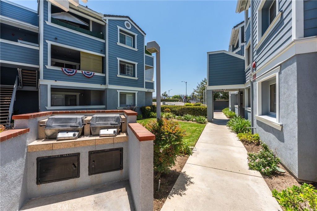111 S Lakeview