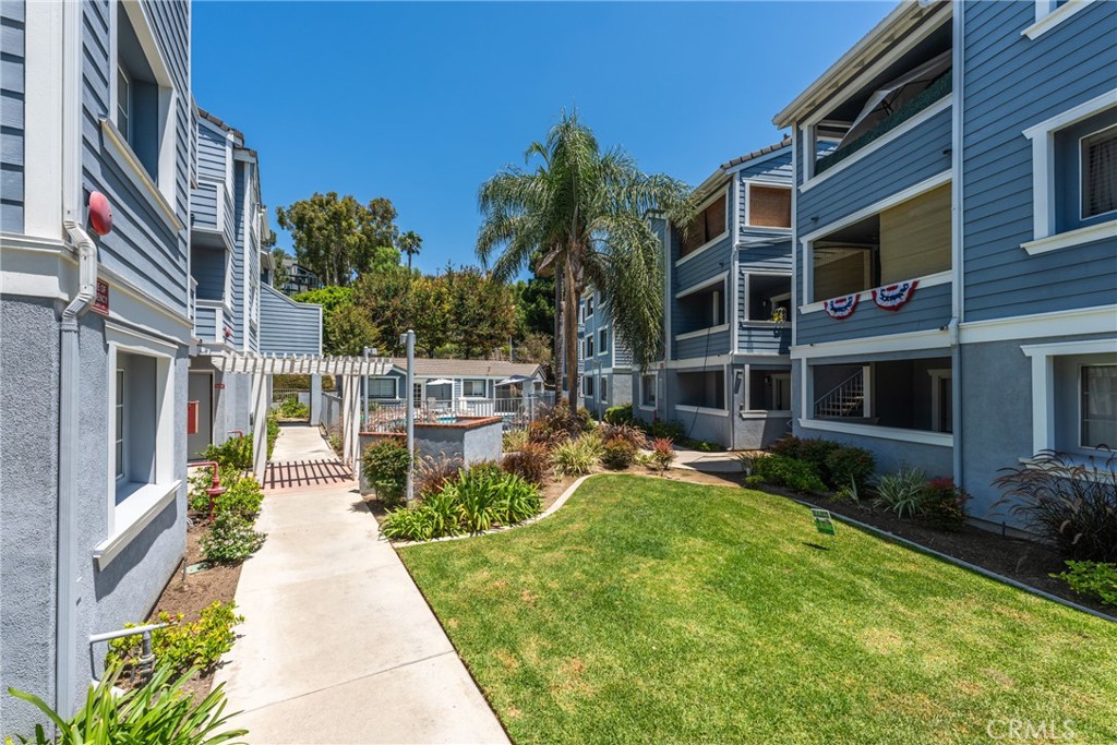 111 S Lakeview