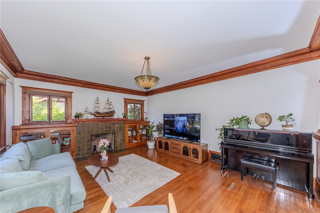 185 E Jefferson