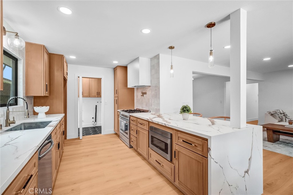 6951 Stanford