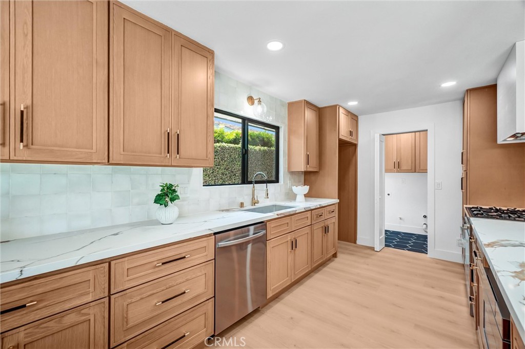 6951 Stanford