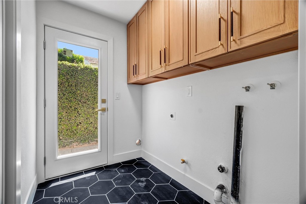 6951 Stanford