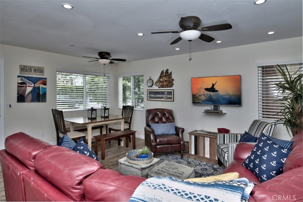 1509 E BALBOA Boulevard