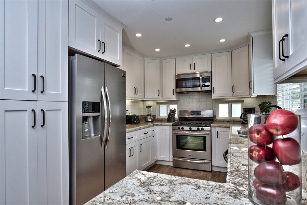 1509 E BALBOA Boulevard