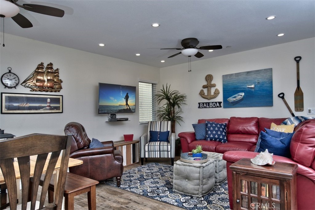 1509 E BALBOA Boulevard