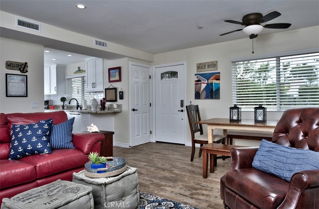 1509 E BALBOA Boulevard