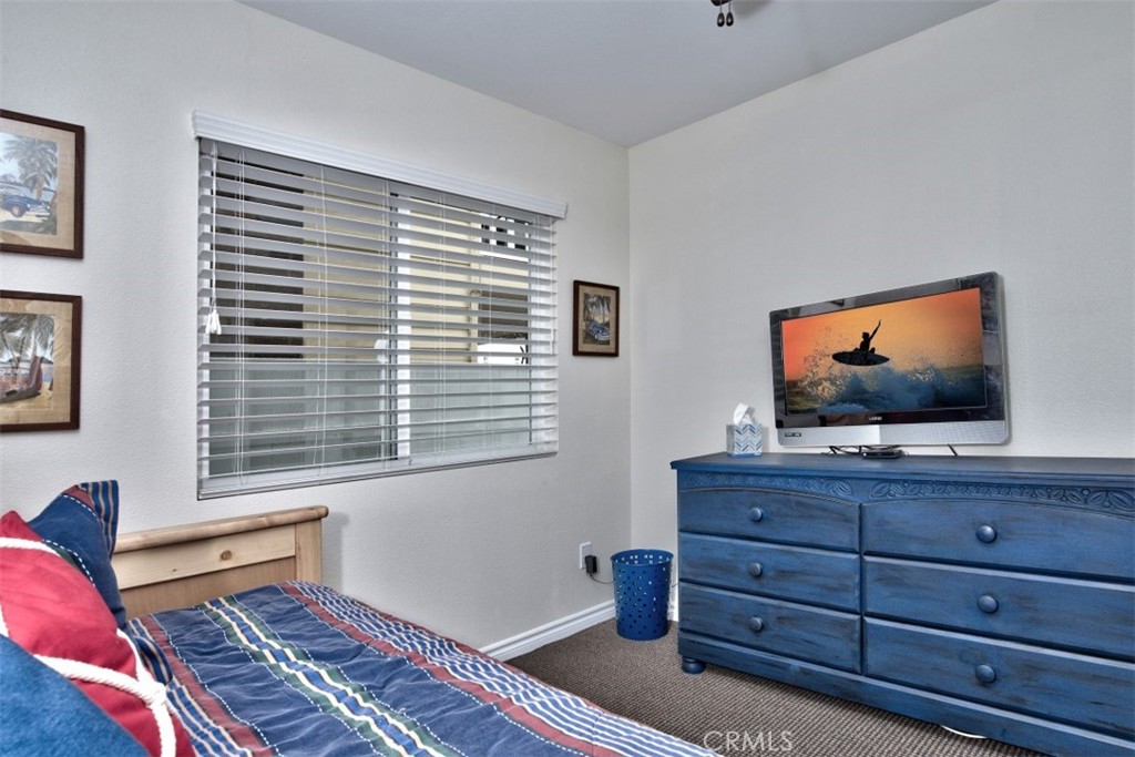 1509 E BALBOA Boulevard