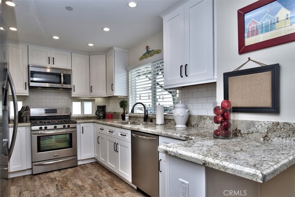 1509 E BALBOA Boulevard
