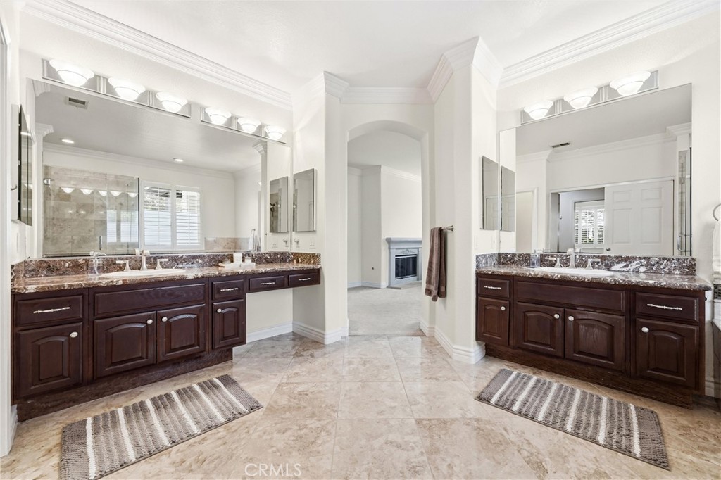2477 Saffron Glen