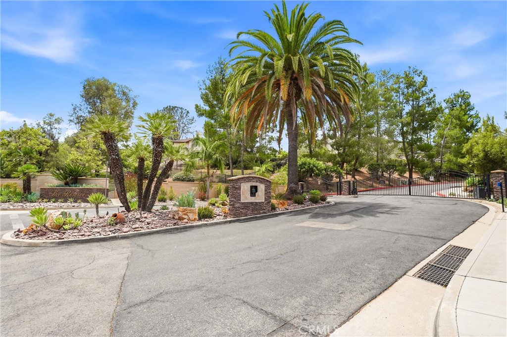 2477 Saffron Glen