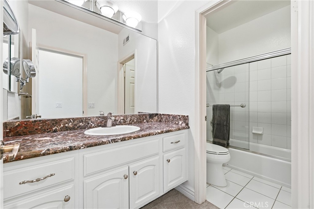2477 Saffron Glen