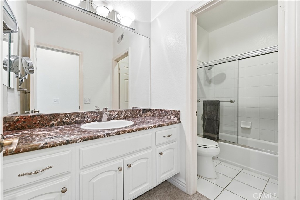 2477 Saffron Glen