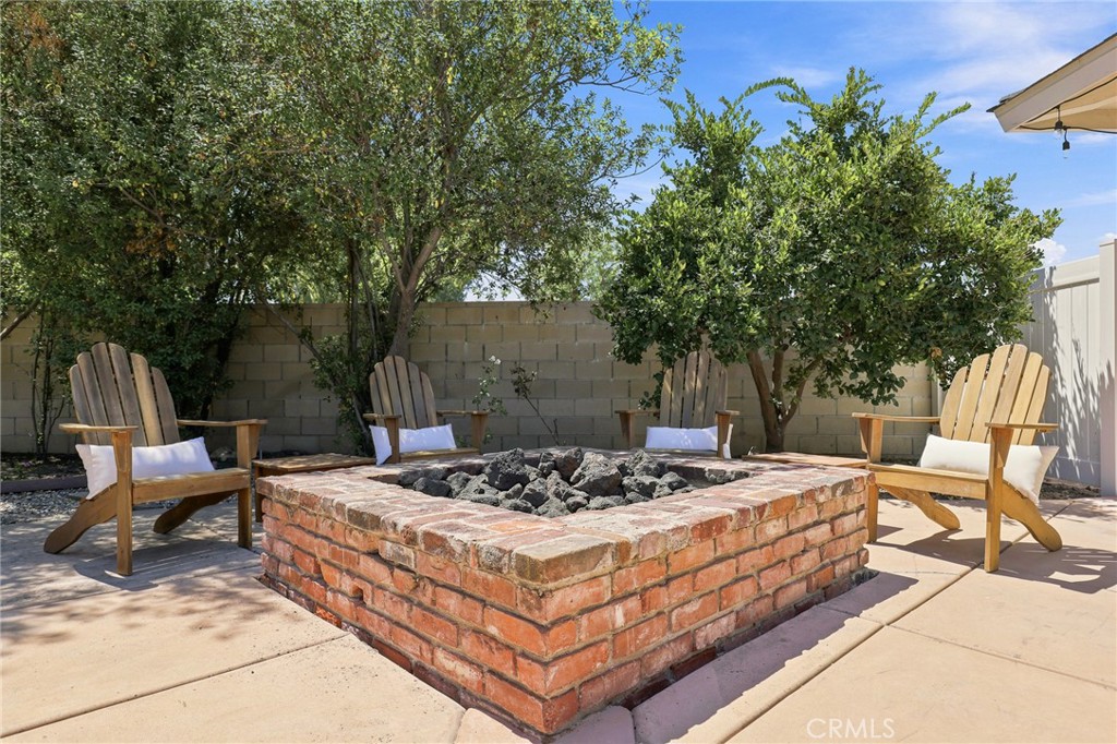 2726 E Riding Way