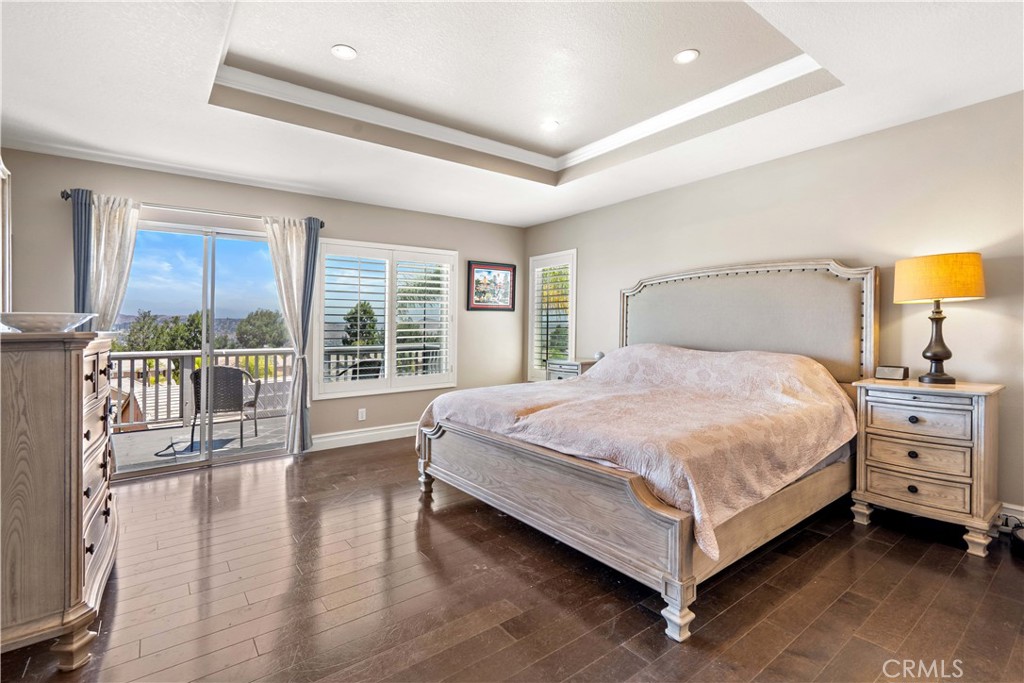 8805 E Crestview