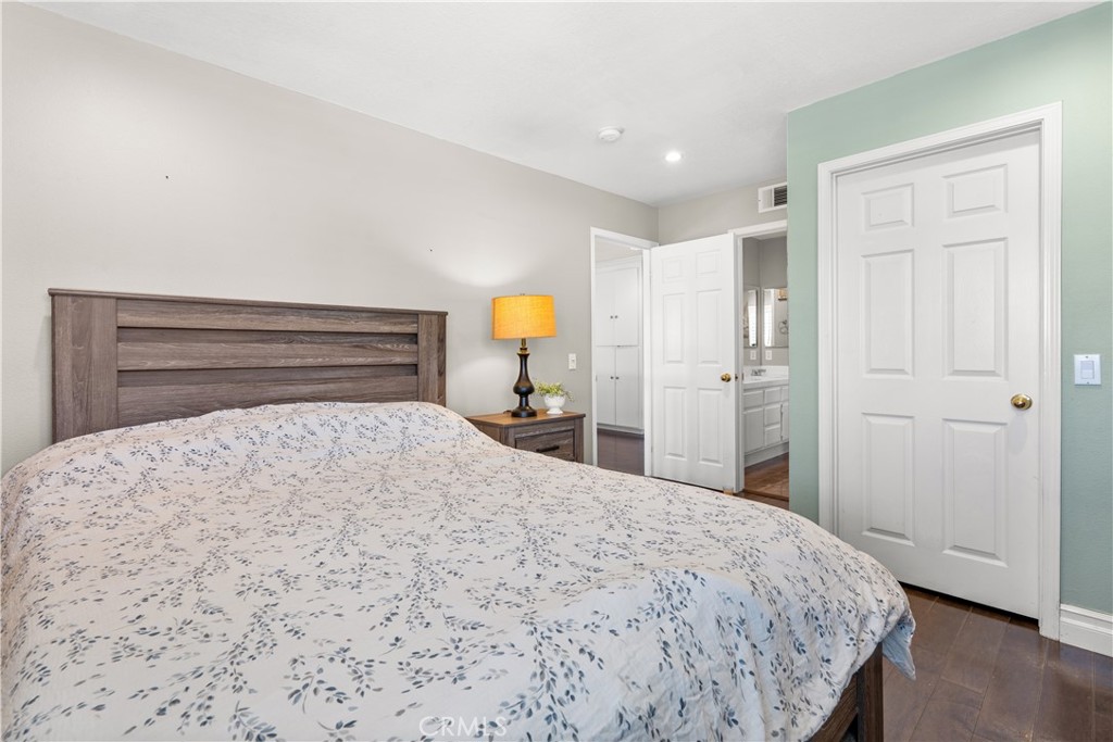 8805 E Crestview