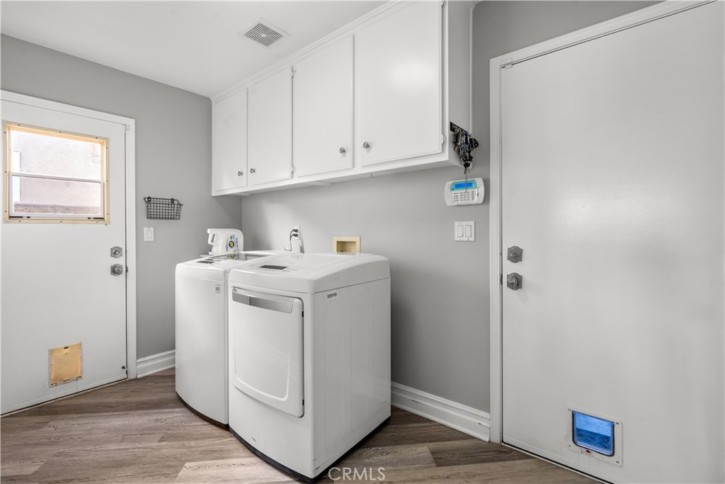 8805 E Crestview