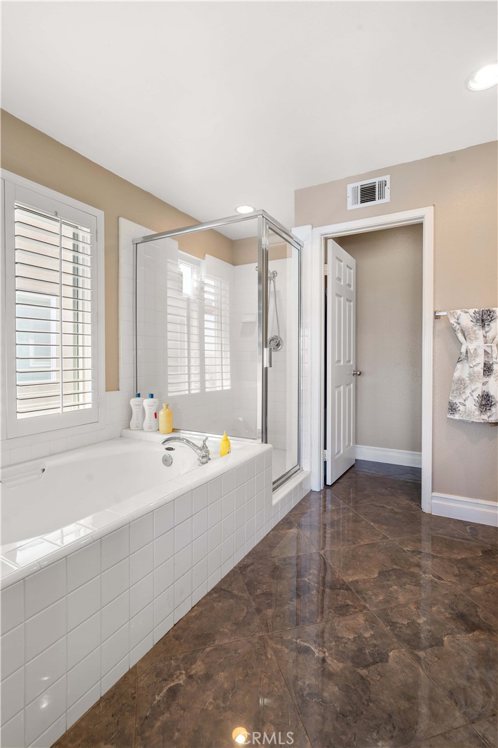 8805 E Crestview