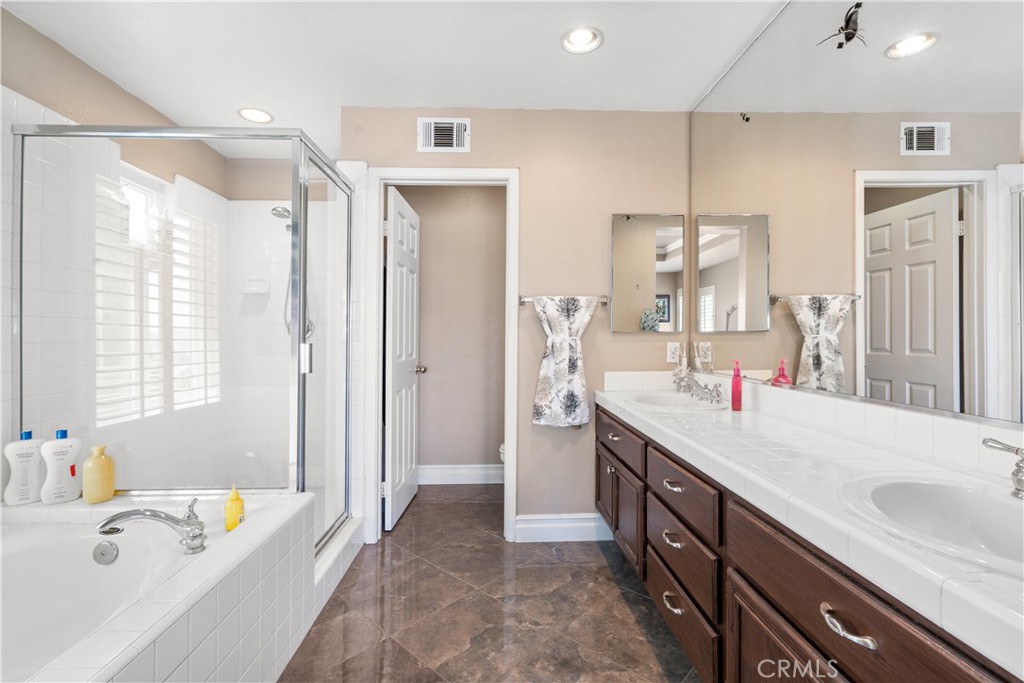 8805 E Crestview