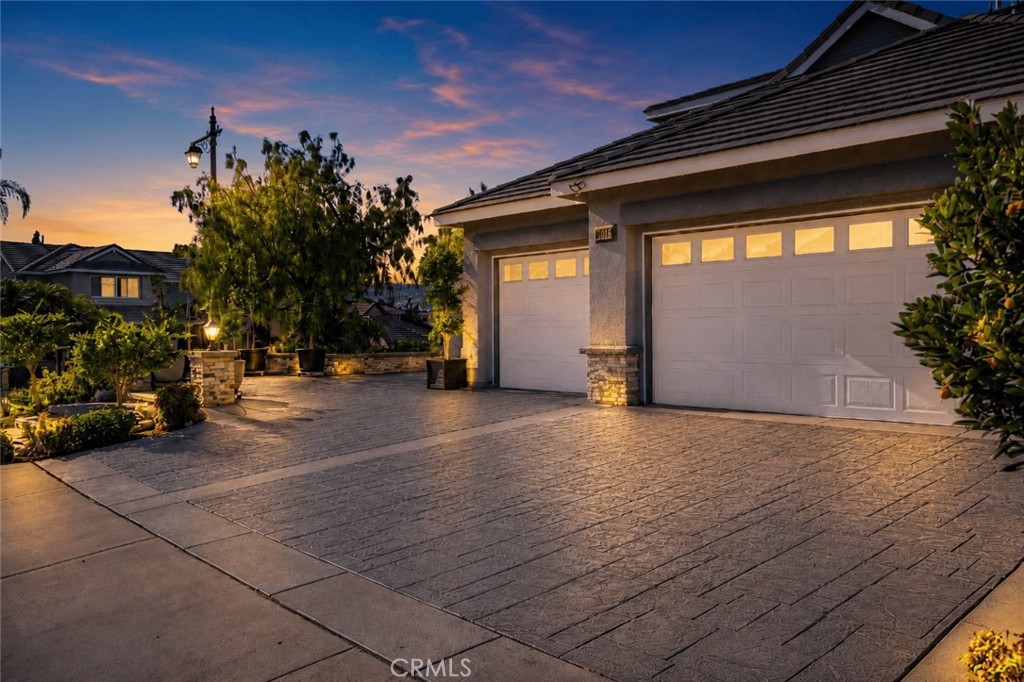 8805 E Crestview