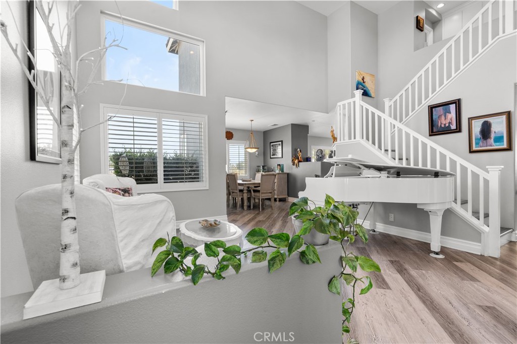 8805 E Crestview