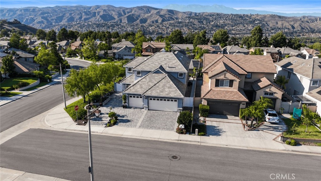 8805 E Crestview