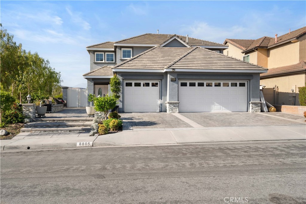 8805 E Crestview