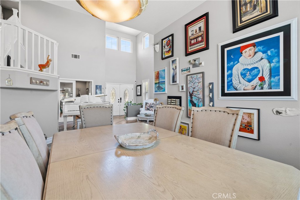 8805 E Crestview