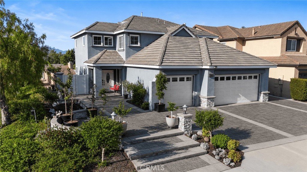 8805 E Crestview