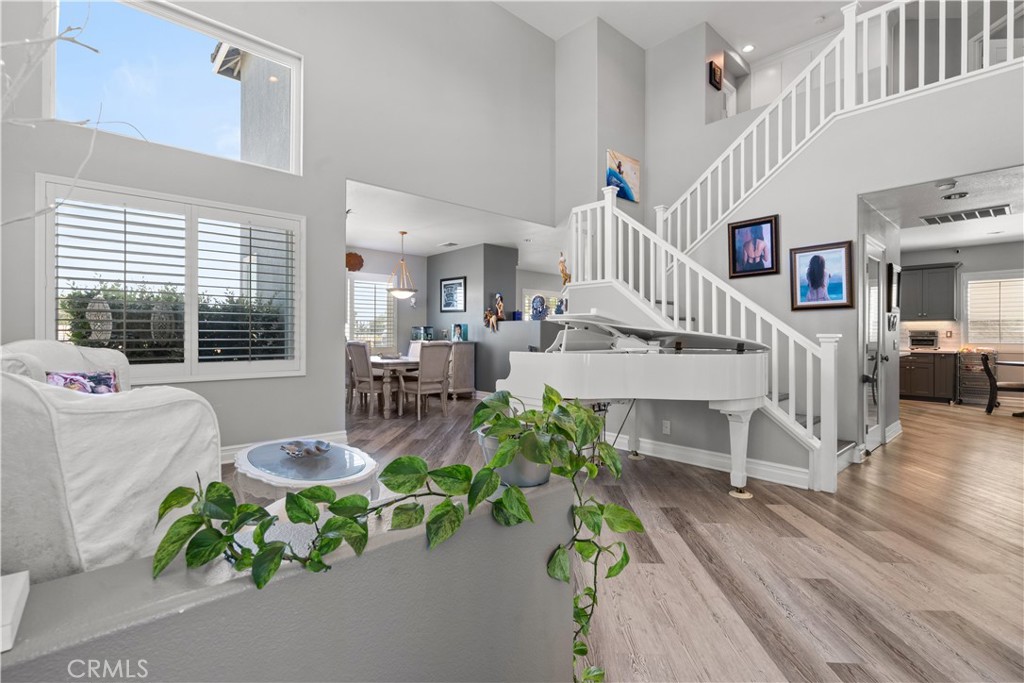 8805 E Crestview