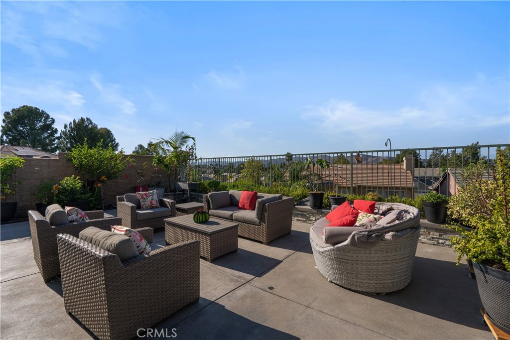 8805 E Crestview