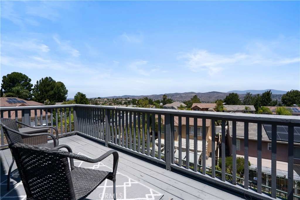 8805 E Crestview
