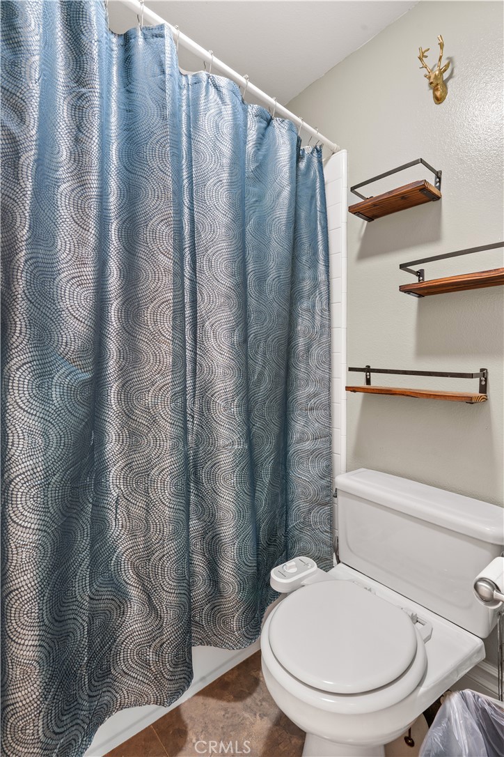 8805 E Crestview
