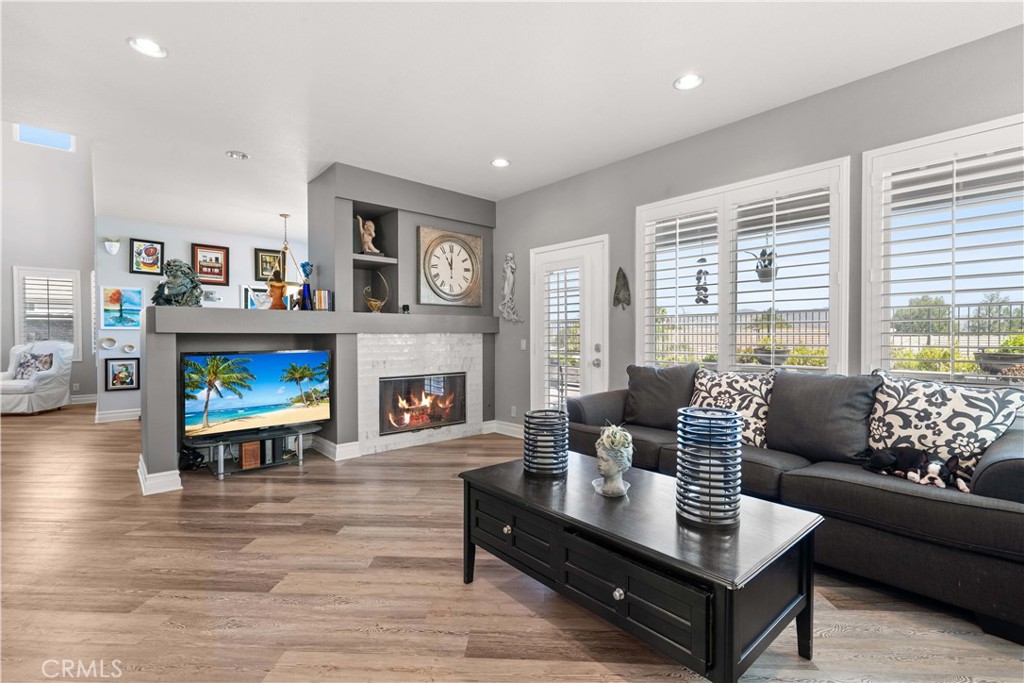 8805 E Crestview