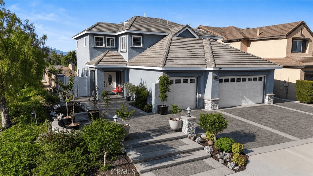8805 E Crestview