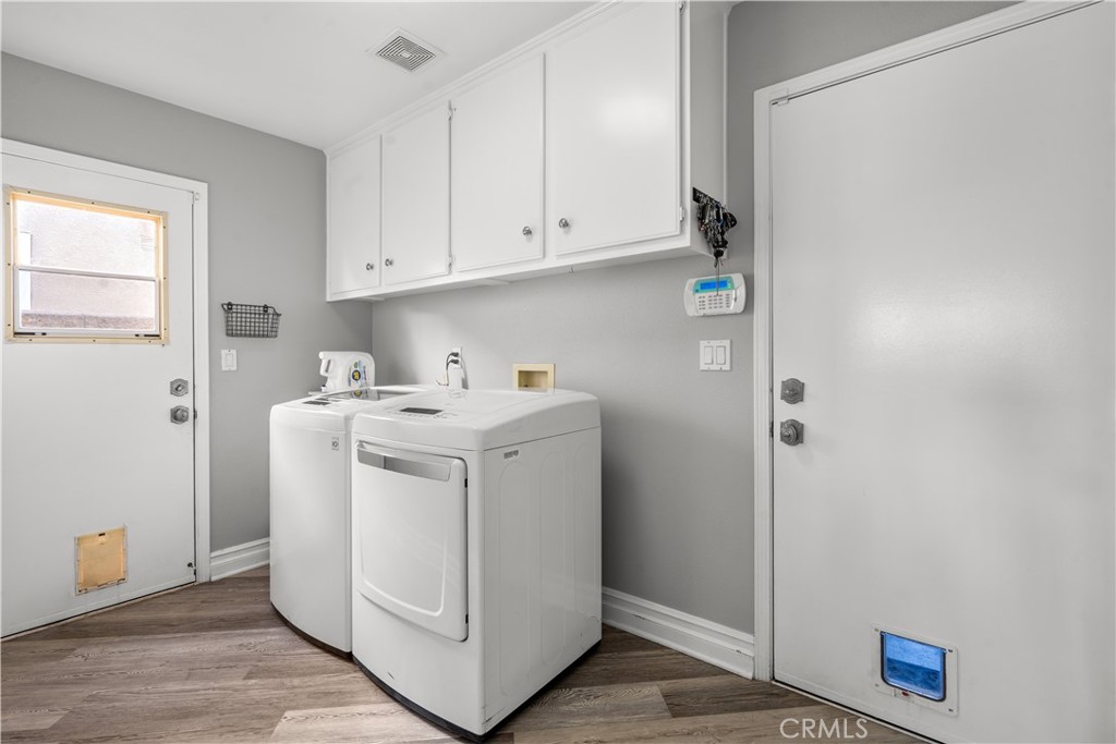 8805 E Crestview