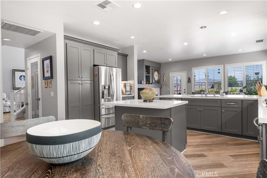 8805 E Crestview