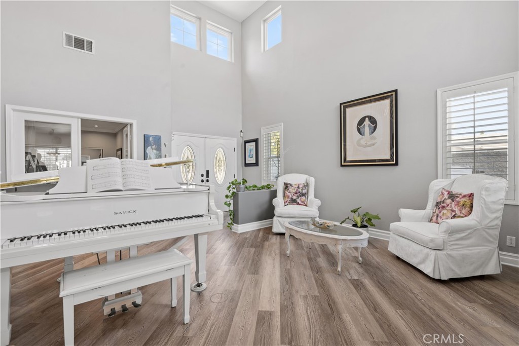 8805 E Crestview