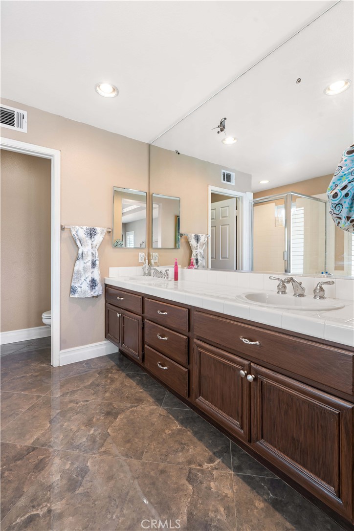 8805 E Crestview