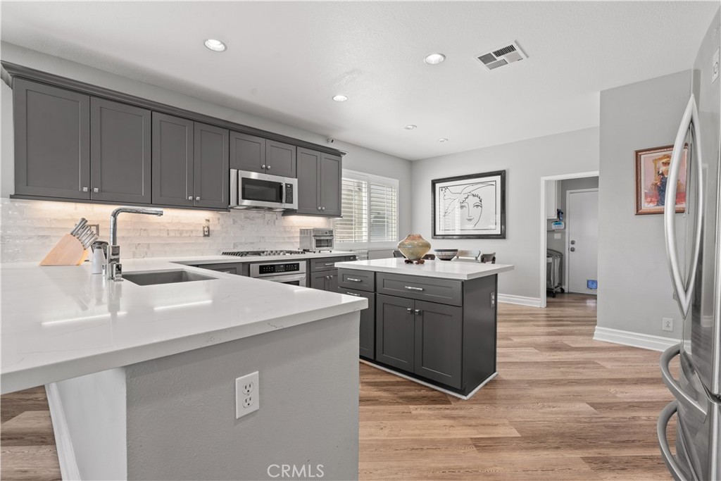 8805 E Crestview