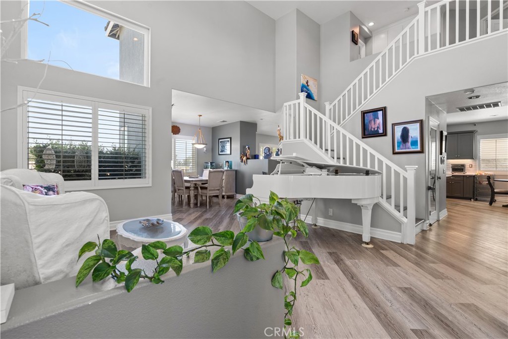 8805 E Crestview