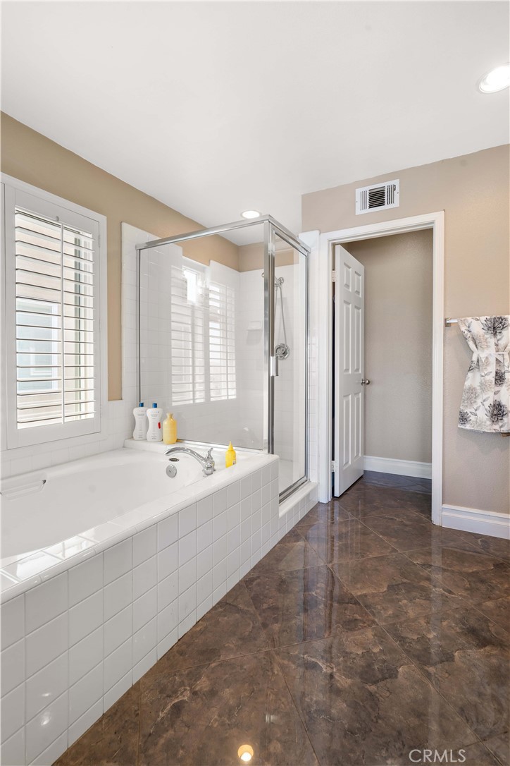 8805 E Crestview