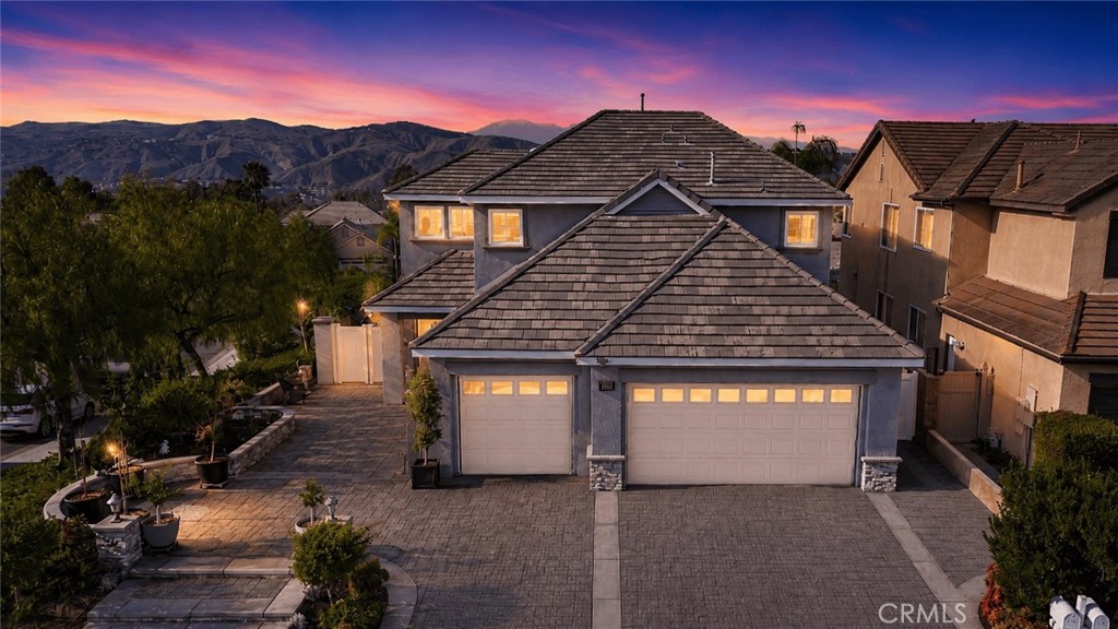 8805 E Crestview