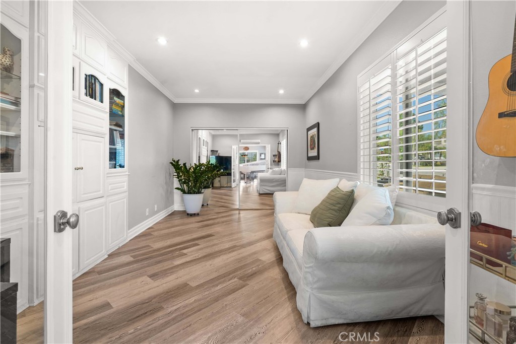 8805 E Crestview