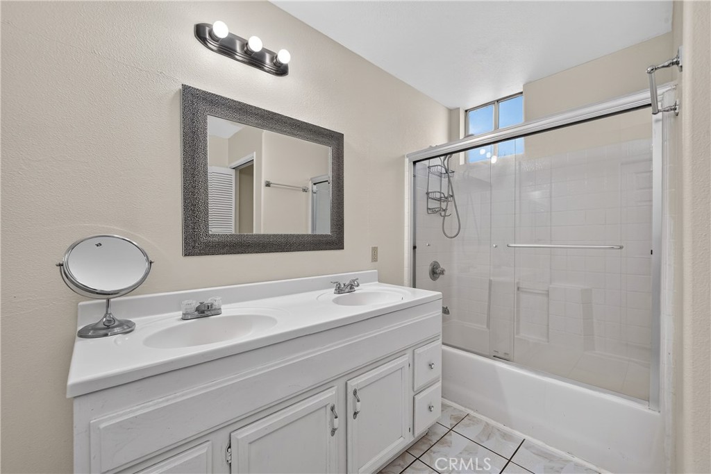1015 W 5th