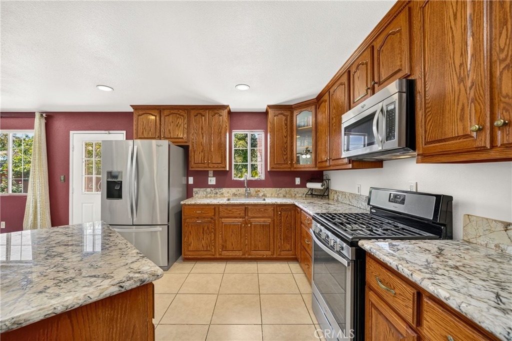 1015 W 5th