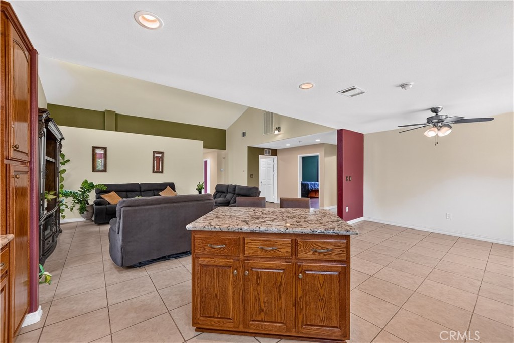 1015 W 5th
