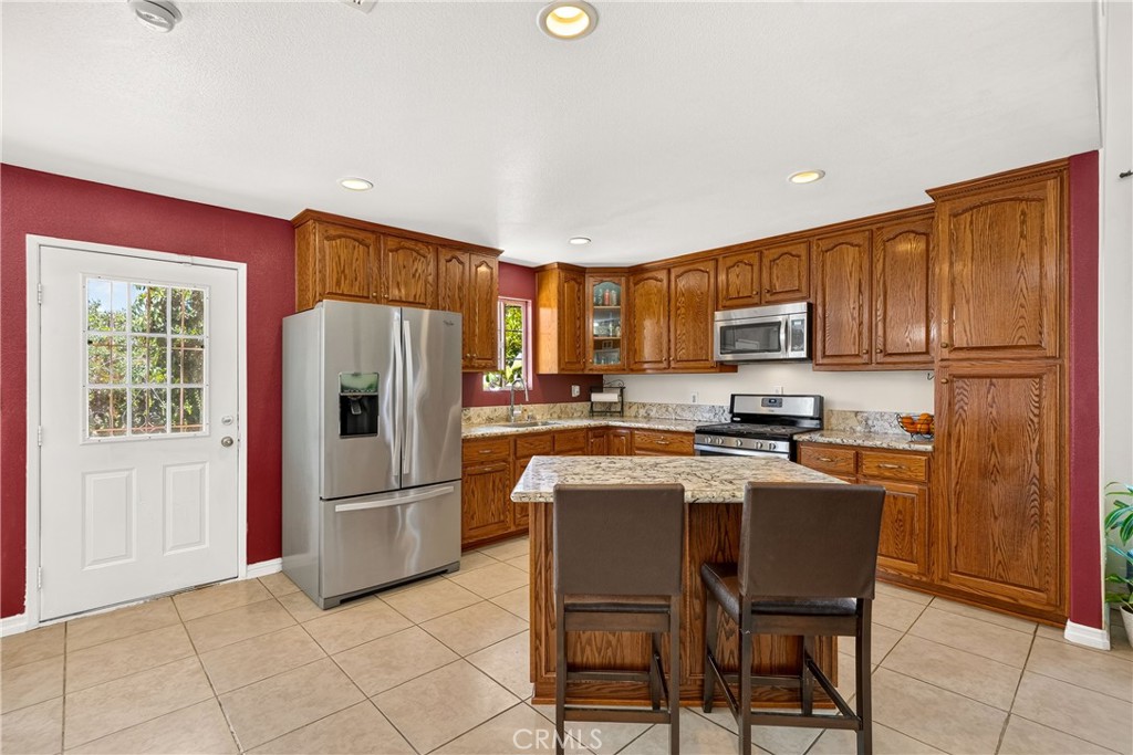 1015 W 5th