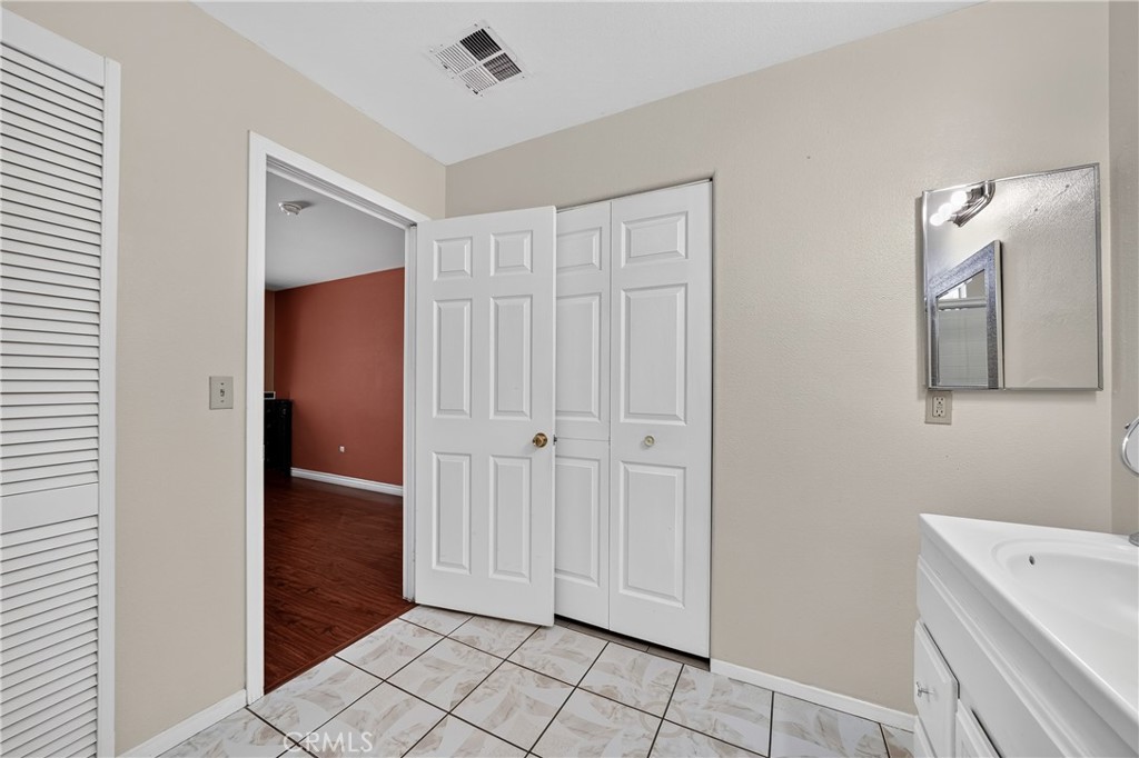 1015 W 5th