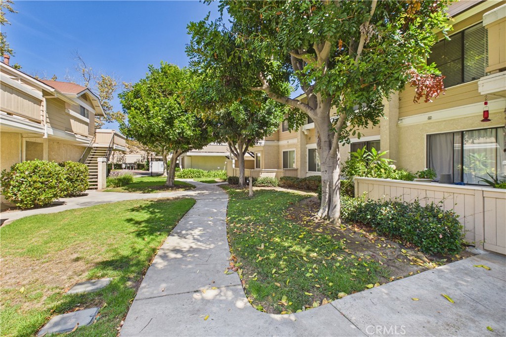 7735 Briarglen D