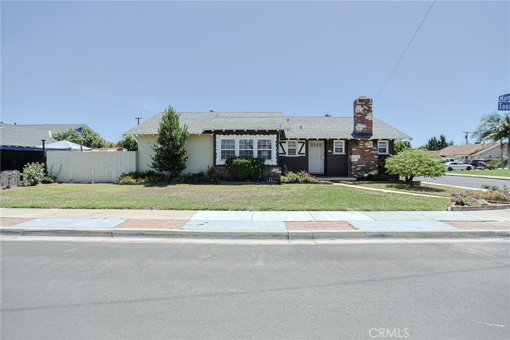 1316 W Tonia